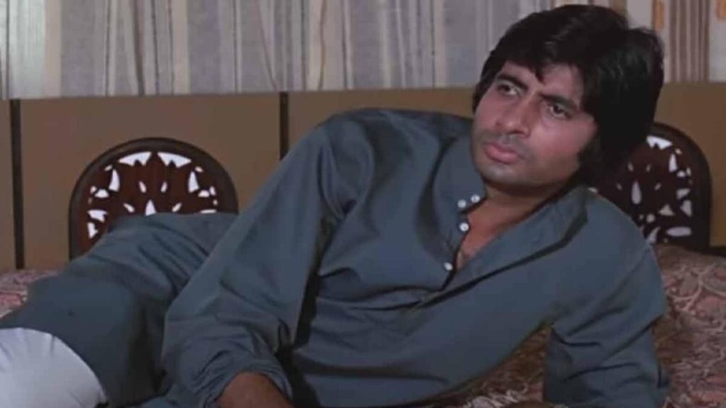 Amitabh Bachchan: जब अमिताभ बच्चन के सामने साड़ी उतारने लगी उनकी यह सिरफिरी फैन।...