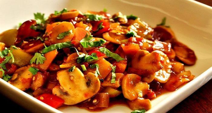 ઘરે આ અદ્ભુત વાનગી બનાવો, હોટેલમાં ખોરાક ભૂલી જાઓ Chilli Garlic Mushroom