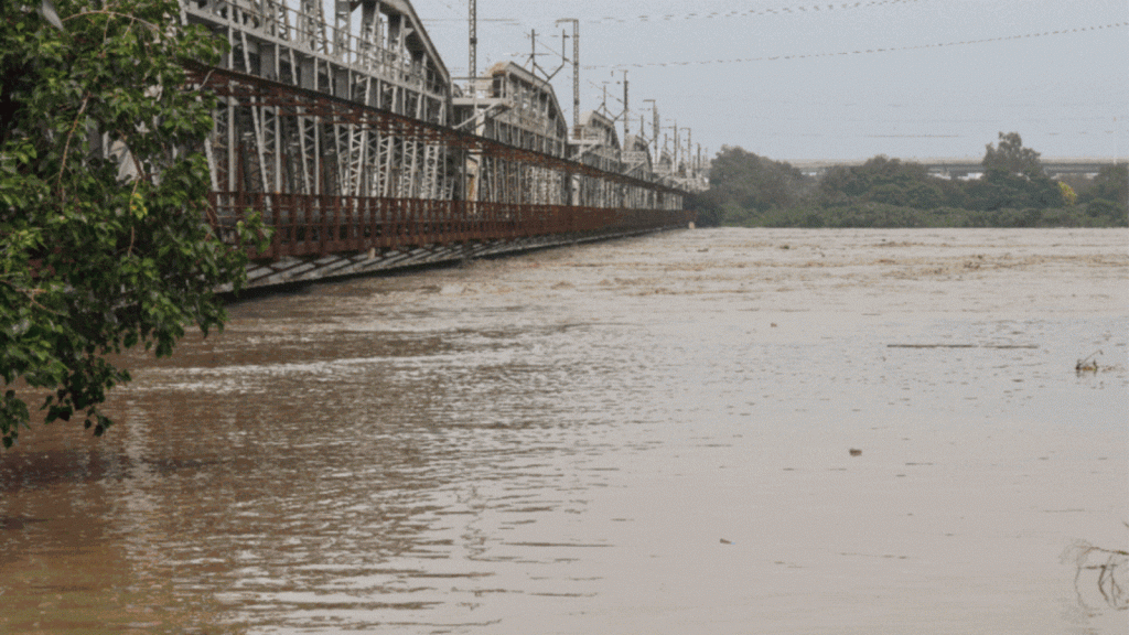 दिल्ली में यमुना कहर बरपाने पर आमादा है। दिल्ली में यमुना के जलस्तर ने साल...