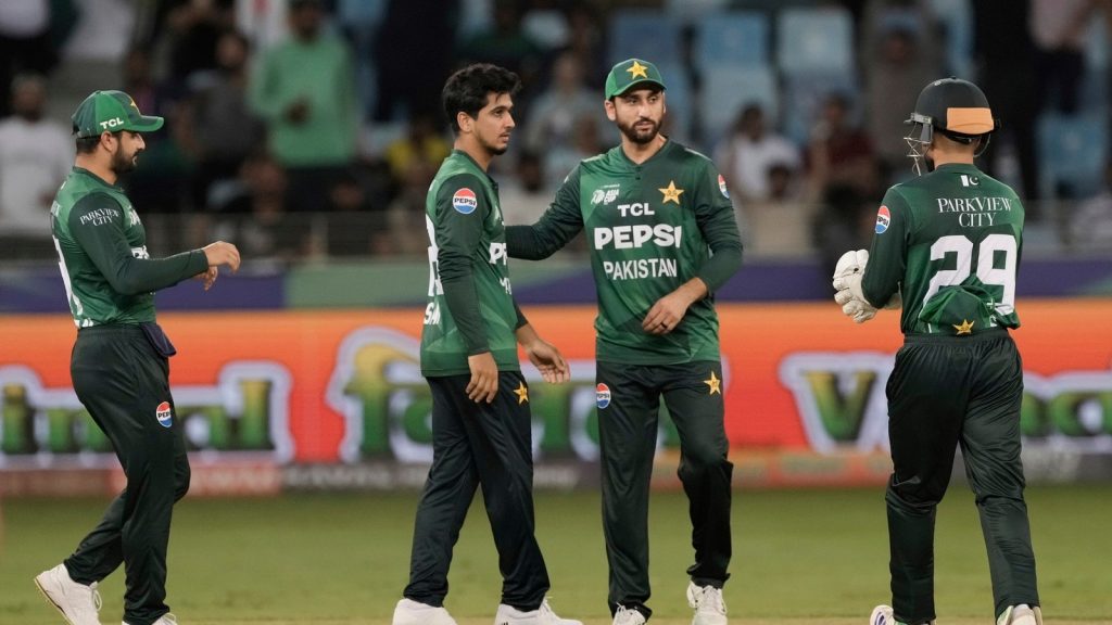 सईम आयूब ने भारत के खिलाफ मुकाबले में पाकिस्तान के टीम संयोजन को लेकर हिंट...