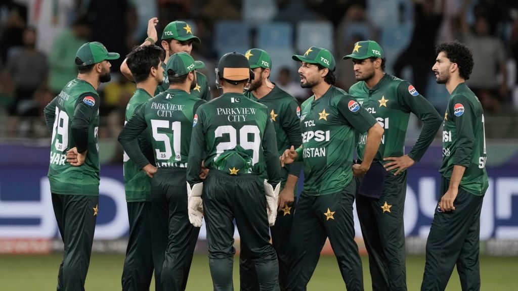 ओमान के खिलाफ एशिया कप के चौथे मैच में पाकिस्तान की बैटिंग यूनिट की पोल...