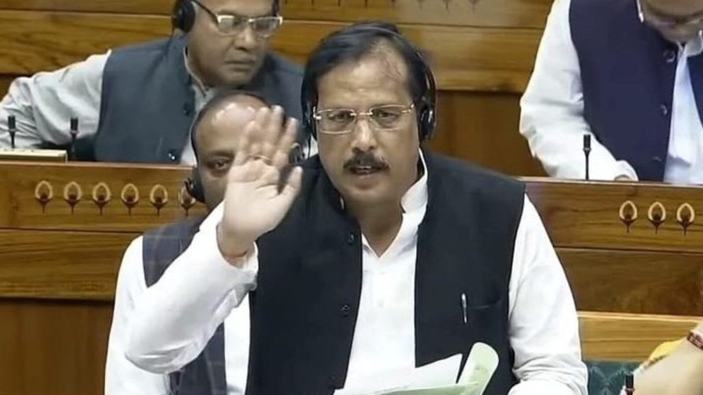 ગૃહ પ્રધાન અમિત શાહે એસપીના સાંસદ રાજીવ રાયને બોલાવ્યા અને તેમના જન્મદિવસને અભિનંદન આપ્યા. गृह मंत्री अमित शाह ने सपा सांसद राजीव राय को फोन करके जन्मदिन की बधाई दी।...