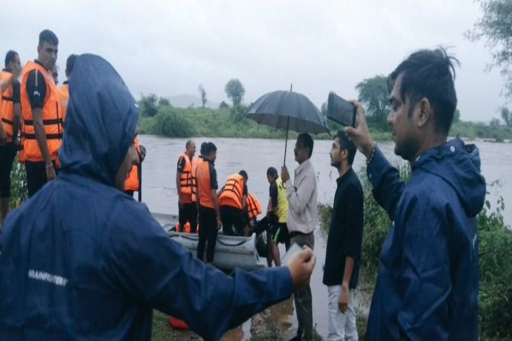 Heavy Rainfall in Banaskantha and Kutch: બનાસકાંઠા-કચ્છમાં મેઘરાજાનો પ્રહાર: સુઇગામમાં 14 ઈંચ અને...