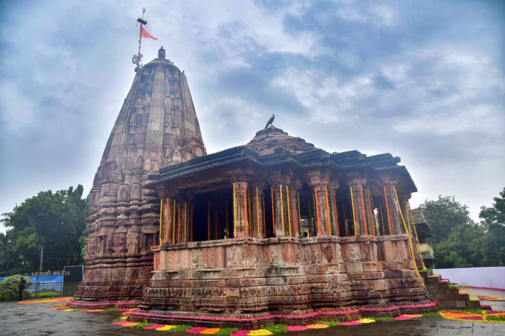 મહિસાગર અને ગળતી નદીના સંગમ સ્થાન ઉપર આવેલું પૌરાણિક ગળતેશ્વર મહાદેવ