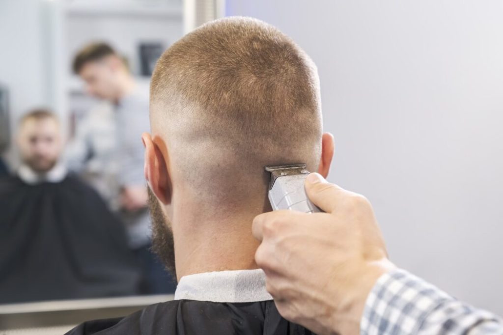 સ્વામિનારાયણ ગરૂકુળમાં વિદ્યાર્થીના વાળ સ્પોટ્‌ર્સ શિક્ષકે બ્લેડથી...