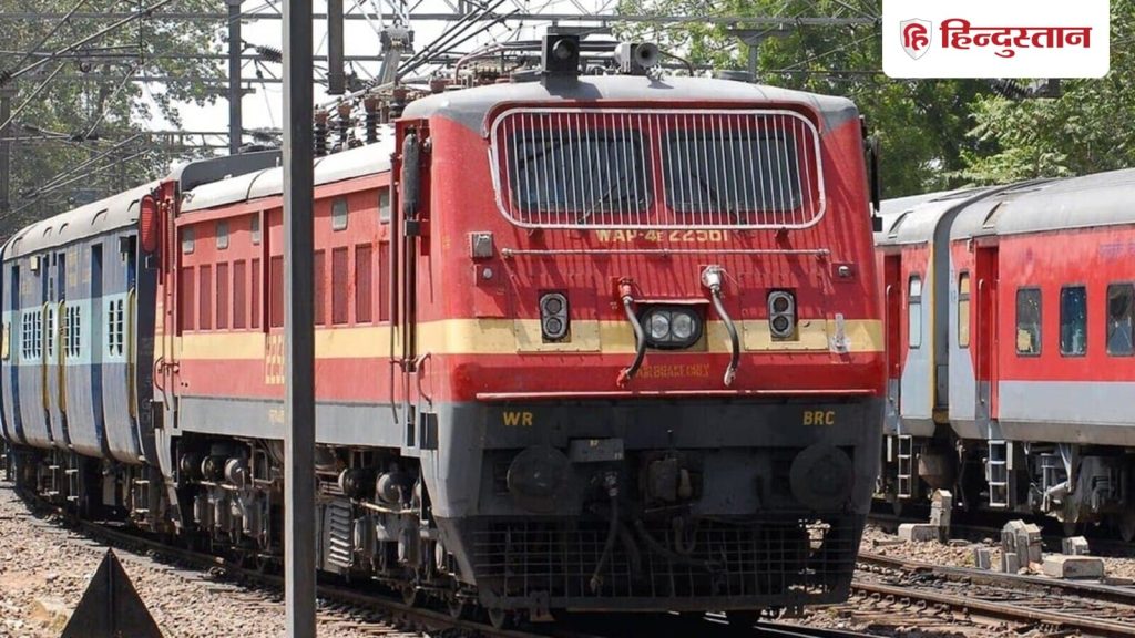 ભારતીય રેલ્વે: એક લિટર રેલ્વે નીર પાણીની બોટલ એક રૂપિયાથી કાપીને 14 રૂપિયા દ્વારા … Indian Railways: एक लीटर रेल नीर पानी की बोतल में एक रुपये की कटौती करके 14 रुपये की कर...