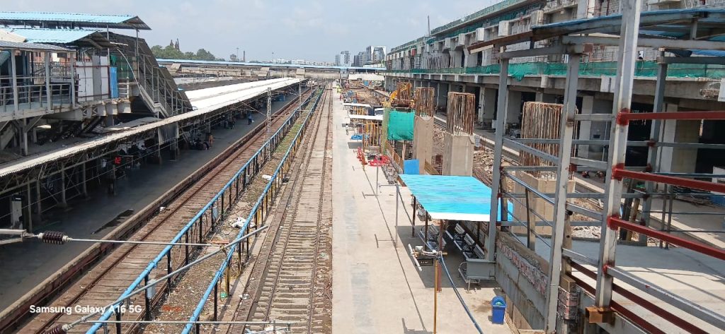 કાલુપુર રેલવે સ્ટેશન પર પ્લેટફોર્મ 8/9 પર સબસ્ટ્રક્ચરનું કામ રેકોર્ડ 70...