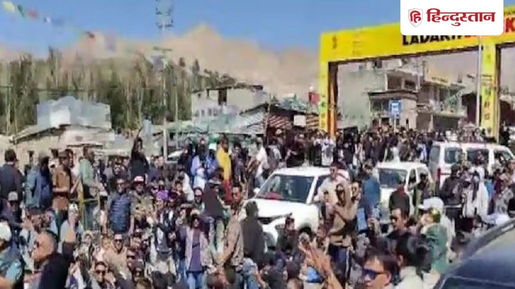 प्रदर्शनकारियों की 4 मांगें हैं। पहली लद्दाख को पूर्ण राज्य का दर्जा दिया...