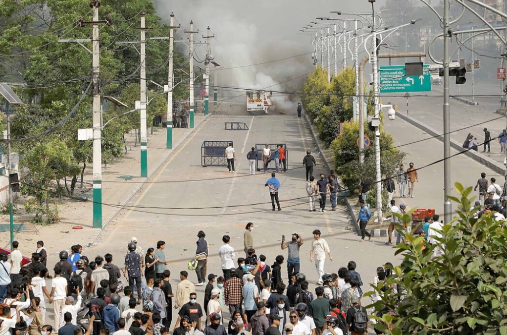 ભાવનગરના 43 લોકો અને સુરતના 10 પ્રવાસીઓ નેપાલમાં ફસાયા