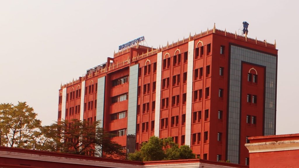 ઓડિશા હાઈકોર્ટે એક કેસની સુનાવણી દરમિયાન કહ્યું છે કે પિતાની ઓળખ … ओडिशा उच्च न्यायालय ने एक मामले की सुनवाई के दौरान कहा है कि पिता की पहचान...