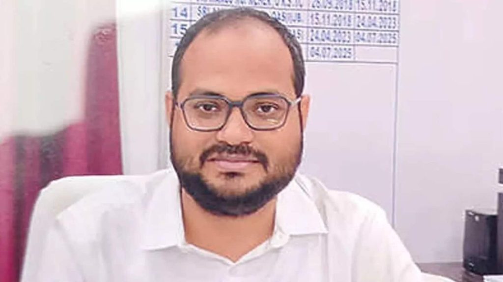 शिकायतकर्ता ने विजिलेंस से संपर्क किया। इसके बाद बिछाए गए जाल में...