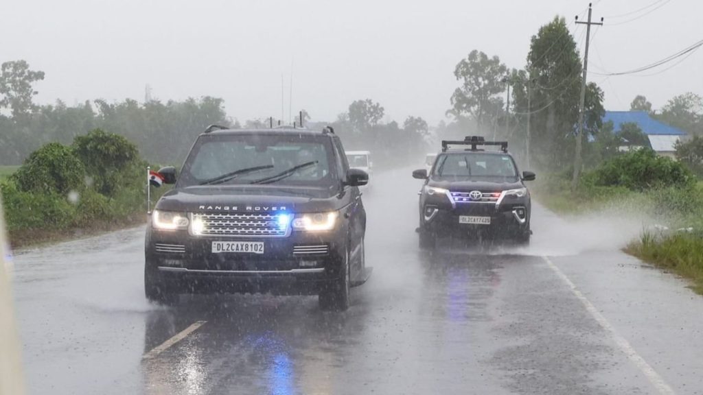 प्रधानमंत्री नरेंद्र मोदी शनिवार को मणिपुर पहुंचे। इस दौरान पीएम मोदी के...