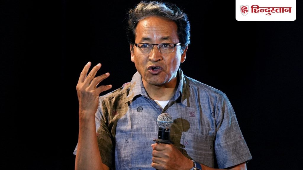 लद्दाख को राज्य का दर्जा दिए जाने की मांग को लेकर आंदोलन कर रहे सोनम...