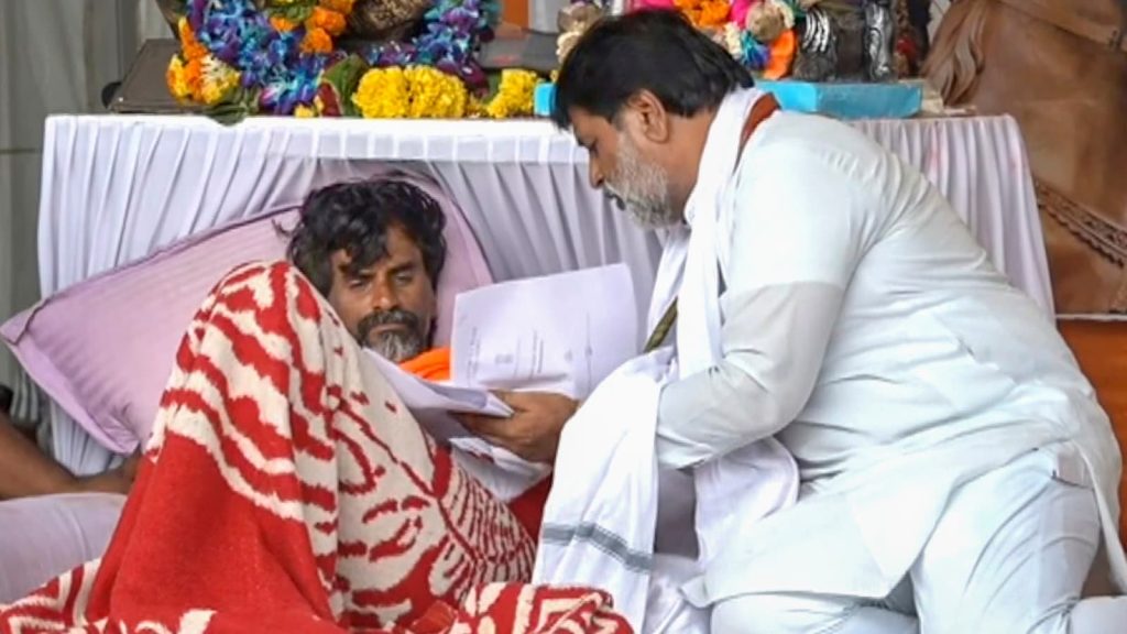 बॉम्बे हाई कोर्ट ने मनोज जरांगे पाटिल को फटकार लगाते हुए कहा कि वह 3 बजे तक...