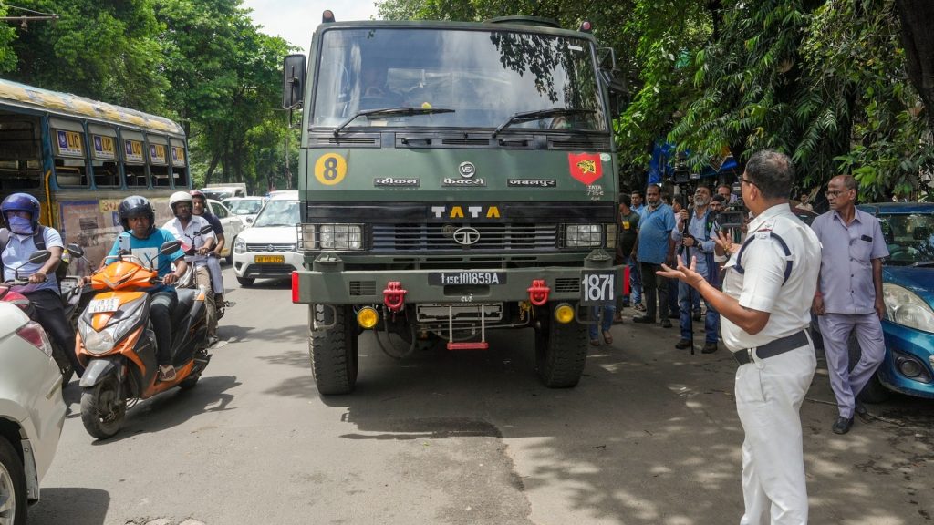 सेना के अधिकारियों ने किसी भी गड़बड़ी से इनकार करते हुए कहा कि पुलिस ने...