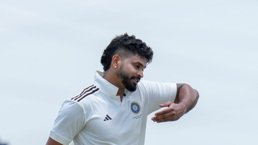 श्रेयस अय्यर ने दावा किया है कि उनका एक पैर एक समय पर लकवाग्रस्त हो गया था।...