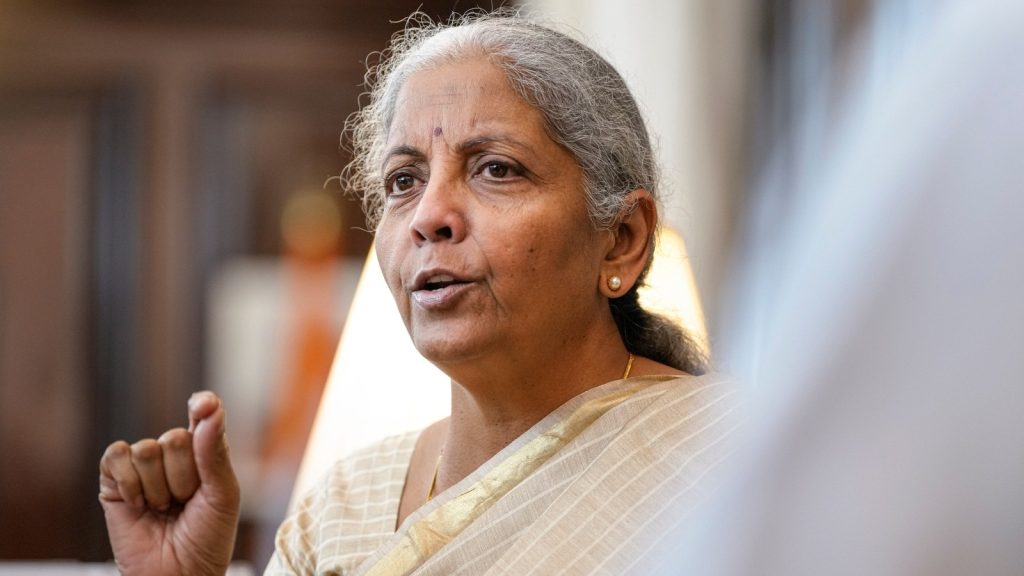 अमेरिका के साथ टैरिफ को लेकर तनाव के बीच डॉलर लगातार मजबूत हो रहा है।...