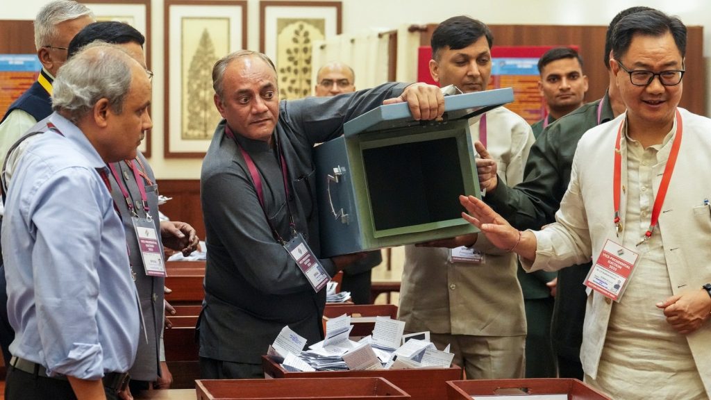 सीपी राधाकृष्णन को वोट देने वाले सभी सांसदों के प्रति आभार व्यक्त करते हुए...