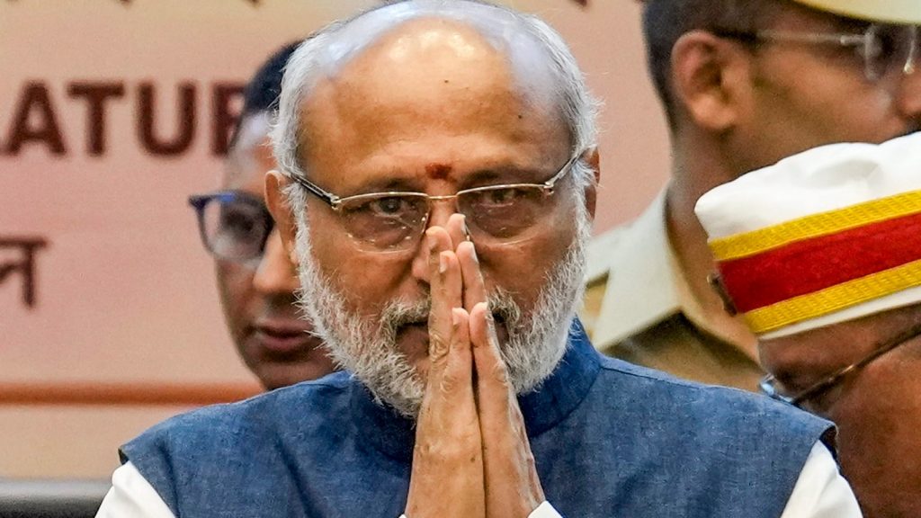 राधाकृष्णन को कुल 452 वोट मिले हैं, जबकि एनडीए के पास 427 सांसदों के वोट थे।...