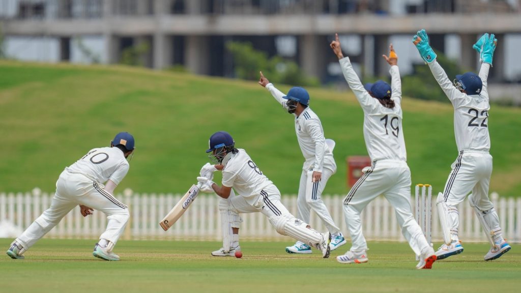 Duleep Trophy 2025 Final के पहले दिन सेंट्रल जोन ने साउथ जोन की टीम को 149 रनों पर ढेर कर...