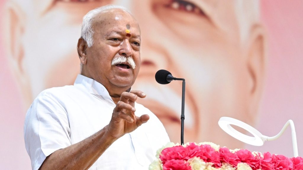 राष्ट्रीय स्वयं सेवक संघ के प्रमुख मोहन भागवत ने इशारों ही इशारों में...