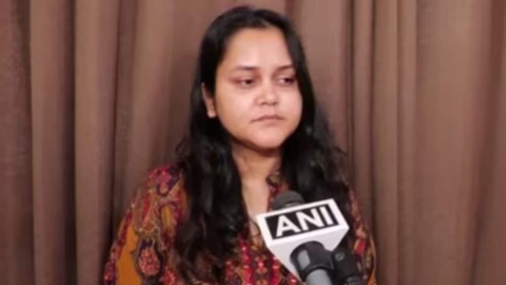 आपको बता दें कि सुप्रीम कोर्ट ने गुरुवार को उस याचिका पर सुनवाई से इनकार कर...