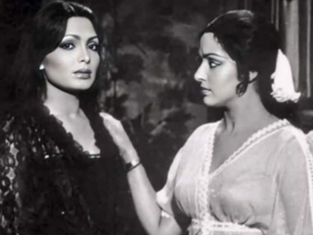 जब दो टॉप एक्ट्रेसेस ने एक दूसरे के साथ किया लिप लॉक, मचा था बवाल, बना बॉलीवुड का सबसे बड़ा कंट्रोवर्शियल...