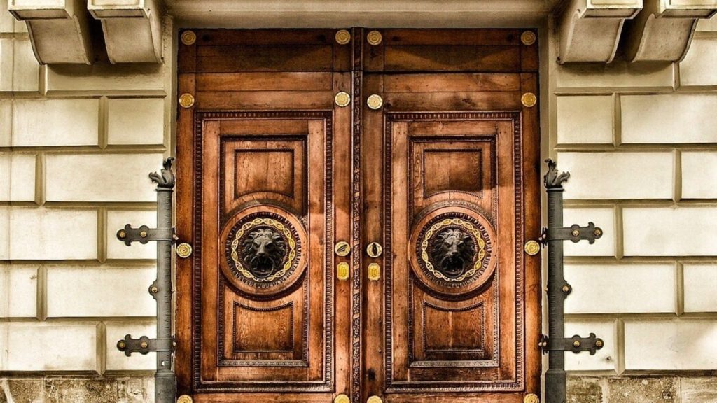 Evil Eye Protection: कई बार ऐसा होता है ना कि सब कुछ ठीक चल रहा होता है और अचानक से भारीपन...