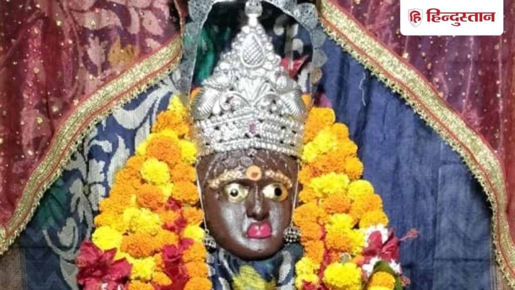 Madhya Pradesh Durga temple: माता की प्रतिमा का तेज सूर्य की रोशनी के साथ बढ़ता है। सुबह,...