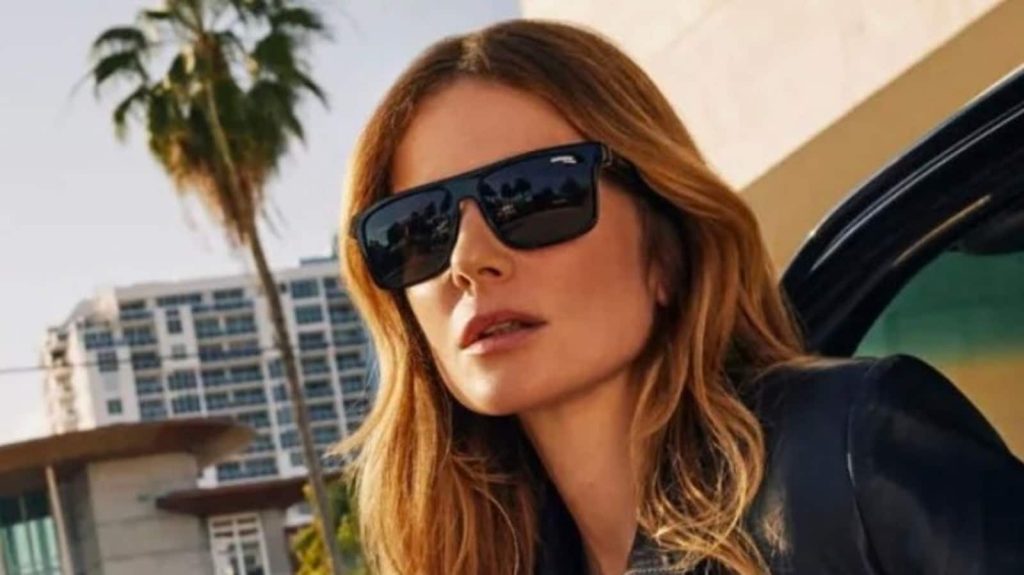 Amazon एक खास चश्मा बना रहा है, जिसमें डिस्प्ले, कैमरा और स्पीकर भी होगा। दरअसल,...