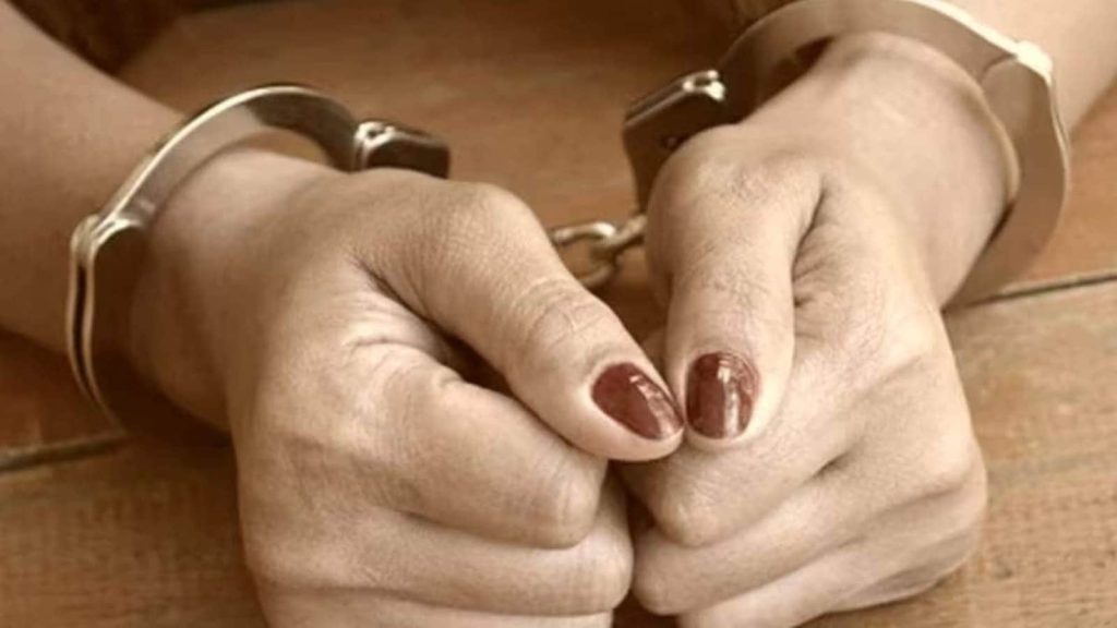 केरल की एक महिला को POCSO एक्ट के तहत गिरफ्तार किया गया है। महिला पर एक नाबालिग...