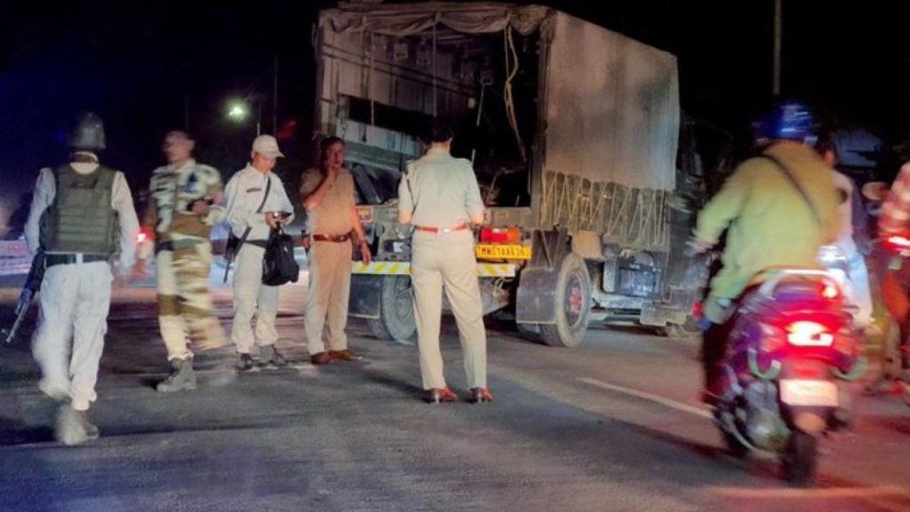 मणिपुर में असम राइफल्स के काफिले पर घात लगाकर हमला किया गया.  हमले में 2 जवान...