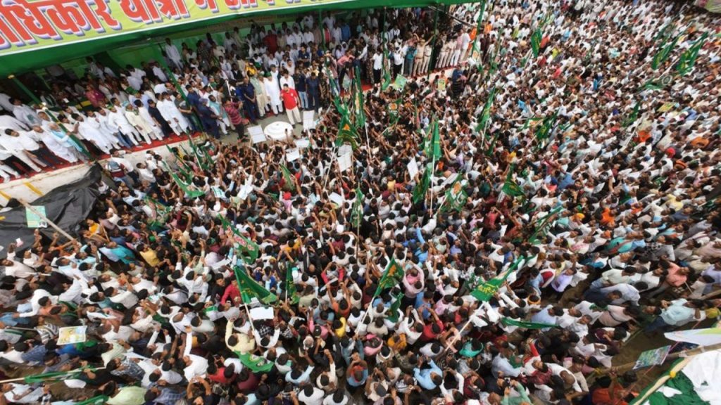 બિહારમાં તેજશવી યાદવની મુલાકાત દરમિયાન કુશેશ્વરસ્થનમાં આઈમિમ … बिहार में तेजस्वी यादव की यात्रा के दौरान कुशेश्वरस्थान में AIMIM...