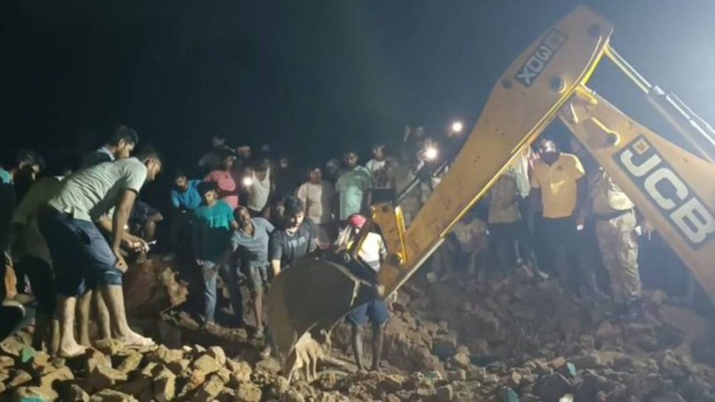 झारखंड के धनबाद जिले में एक बार फिर बड़ा हादसा हुआ है. बारिश के दौरान...