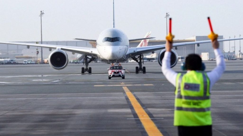 नेपाल में हिंसा और राजनीतिक उथल-पुथल के चलते मंगलवार को काठमांडू एयरपोर्ट...