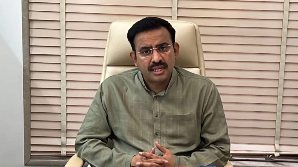 भाजपा MLC परिणय फुके ने कहा है कि मराठा आरक्षण पर सरकारी आदेश से कोई ओबीसी...