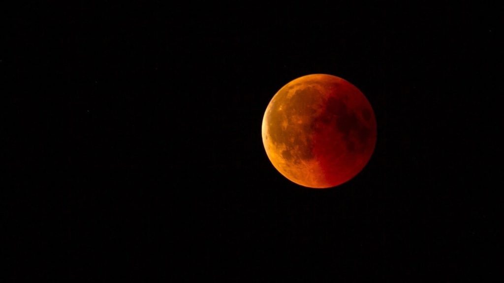 Lunar Eclipse Time in India: भाद्रपद, शुक्ल पक्ष पूर्णिमा तिथि पर साल का आखिरी चंद्र ग्रहण...
