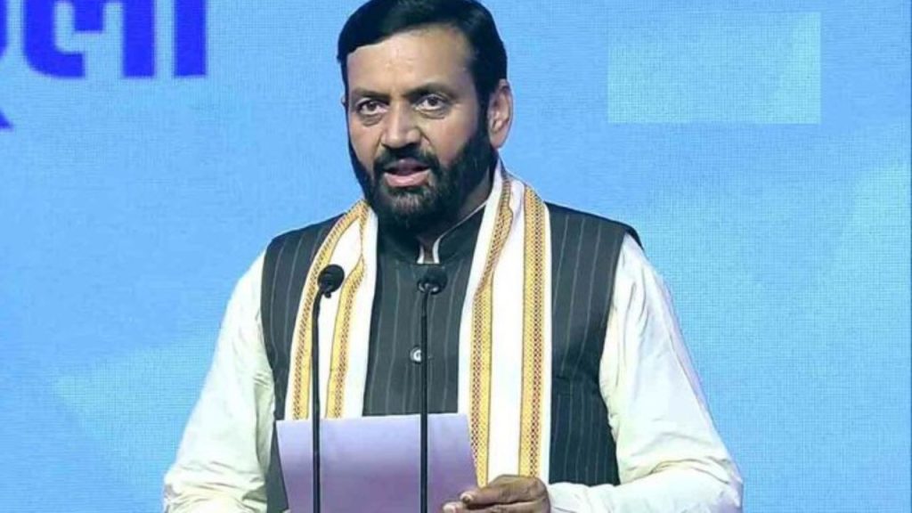 किसी भी स्कूल से 100 गज की दूरी तक ऐसे उत्पाद बेचना सख्त मना है. ब्लॉक शिक्षा...