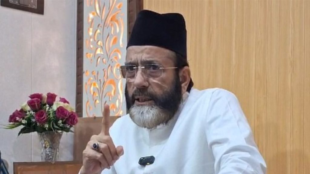 I Love Muhammad Row: उत्तर प्रदेश पुलिस ने शनिवार को स्थानीय मौलवी और...