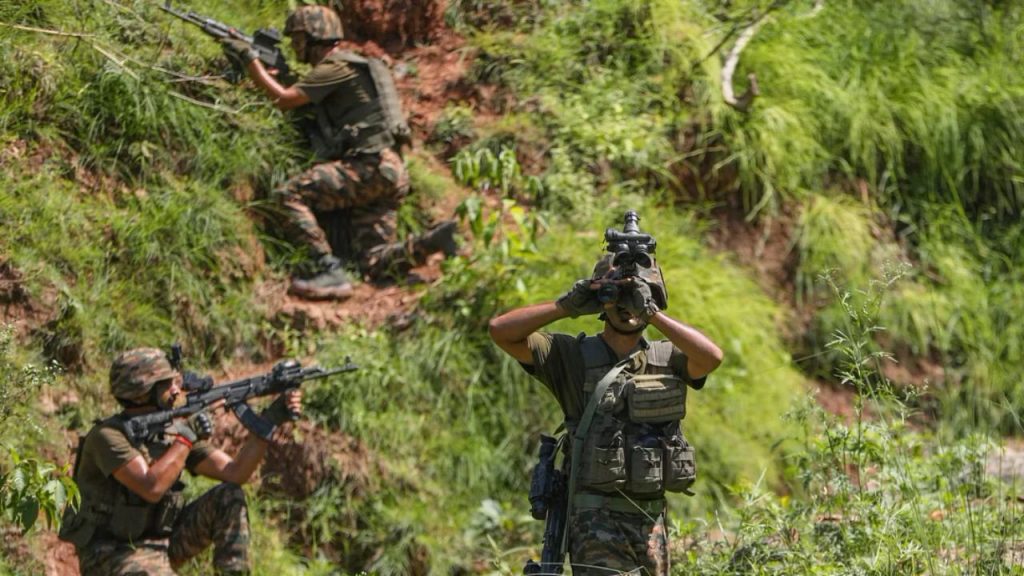 जम्मू-कश्मीर के कुलगाम जिले के गुड्डर जंगल में चल रहे ऑपरेशन के दौरान...