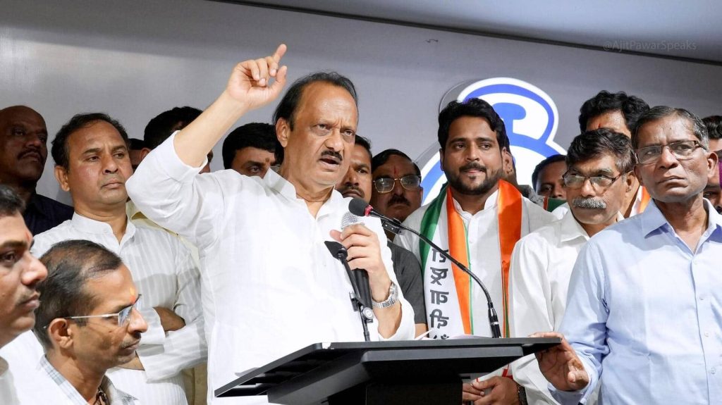 कर्ज माफी के लिए पूछने पर किसान पर भड़के अजित पवार, बोले- तुम्हे मुख्यमंत्री बना दें?