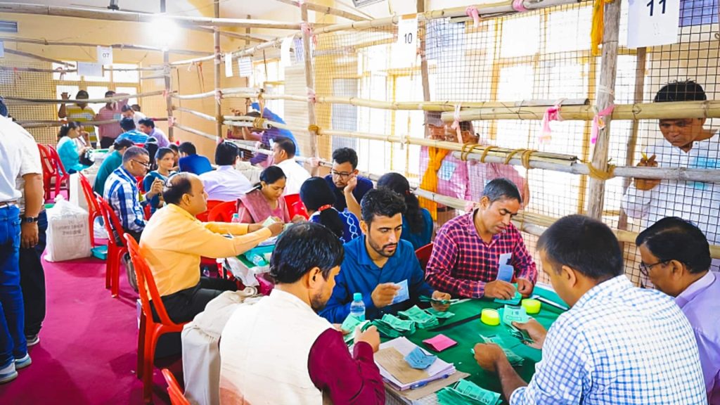 चुनाव आयोग का फैसला, अब डाक मतपत्रों की गिनती के बाद गिने जाएंगे EVM के वोट