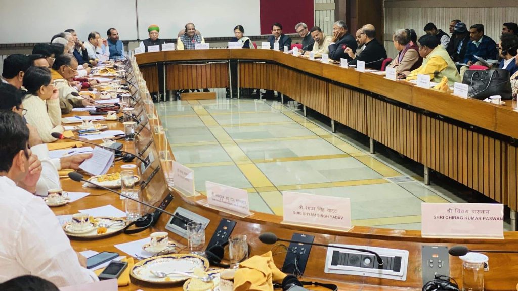 संसदीय समितियों का कार्यकाल बढ़ाकर 2 साल कर सकती है सरकार, जानिए क्या है कारण