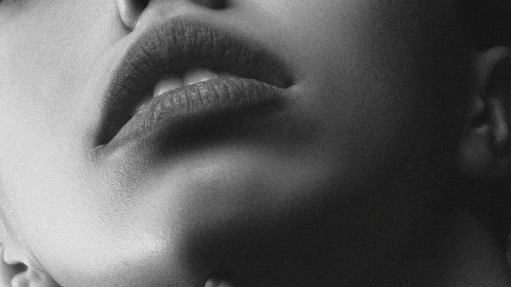 होंठों की काली पिगमेंटेशन को दूर करने के लिए आजमाएं ये 5 घरेलू नुस्खे