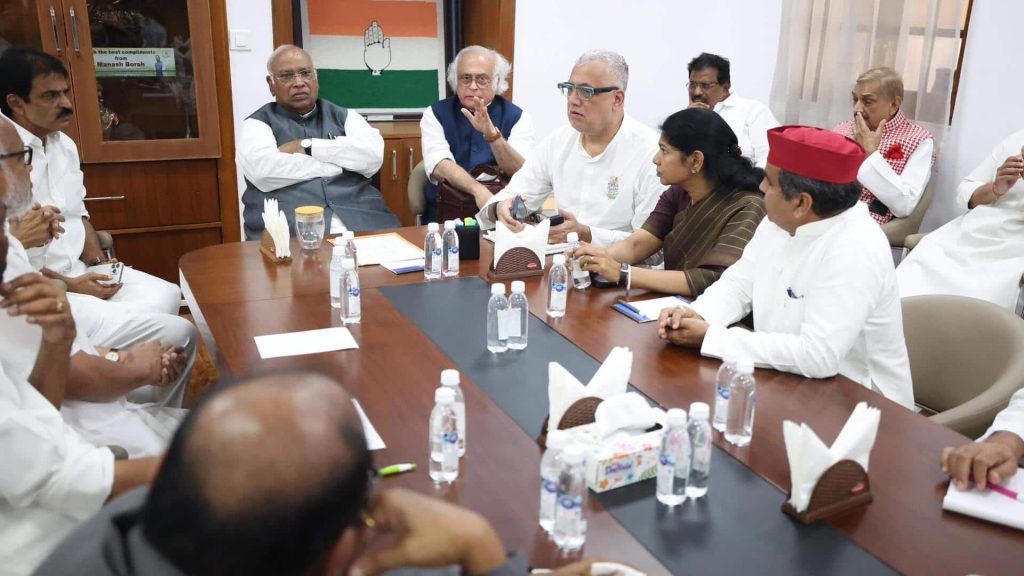 ઉપરાષ્ટ્રપતિની ચૂંટણીમાં ક્રોસ મતદાન હતું? કિરેન રિજીજુના નિવેદનથી … क्या उपराष्ट्रपति चुनाव में हुई क्रॉस वोटिंग? किरेन रिजिजू के बयान से चर्चाएं शुरू