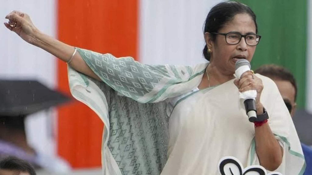 पश्चिम बंगाल विधानसभा में भारी हंगामा, भाजपा के मुख्य सचेतक घायल; 3 विधायक निलंबित