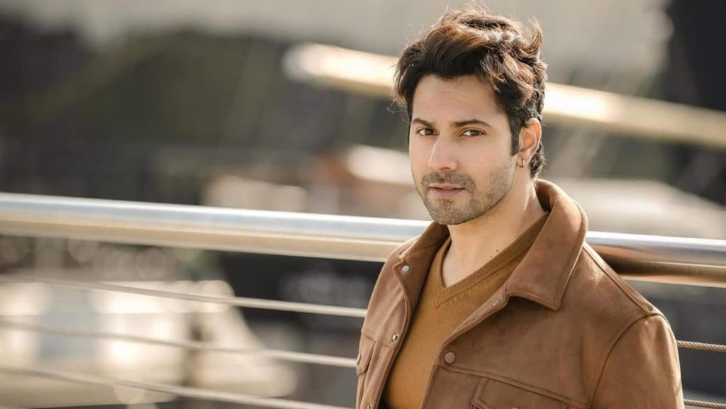 अभिनेता वरुण धवन ने लिया लालबाग के राजा का आशीर्वाद, यहां देखें वीडियो