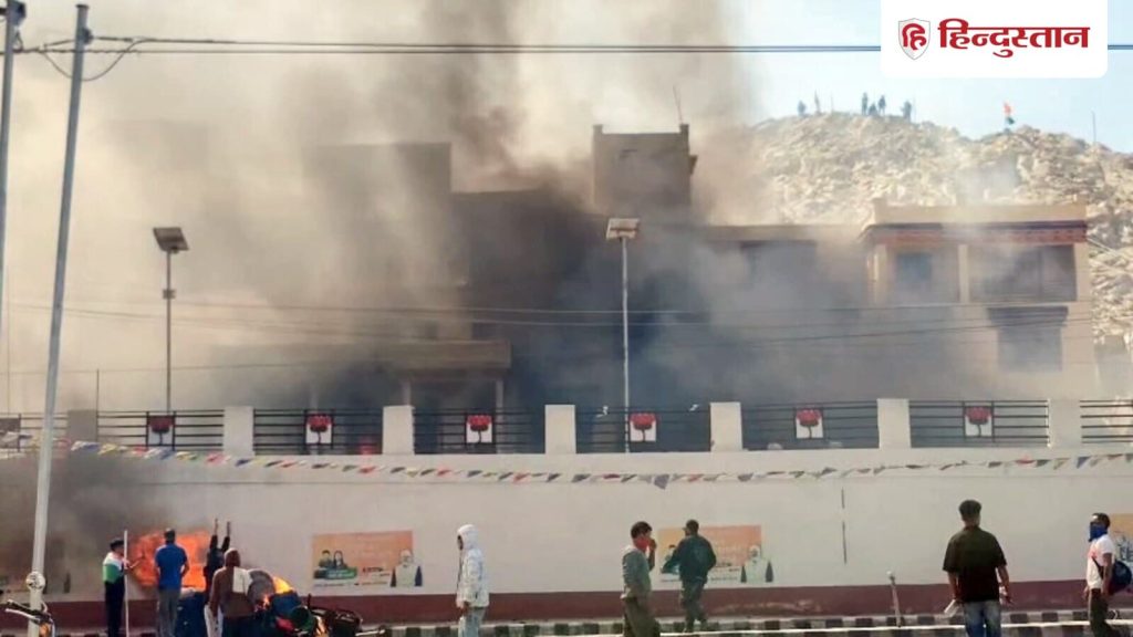 Ladakh Protest: लद्दाख में सामाजिक कार्यकर्ता सोनम वांगचुक समेत प्रदर्शनकारियों...