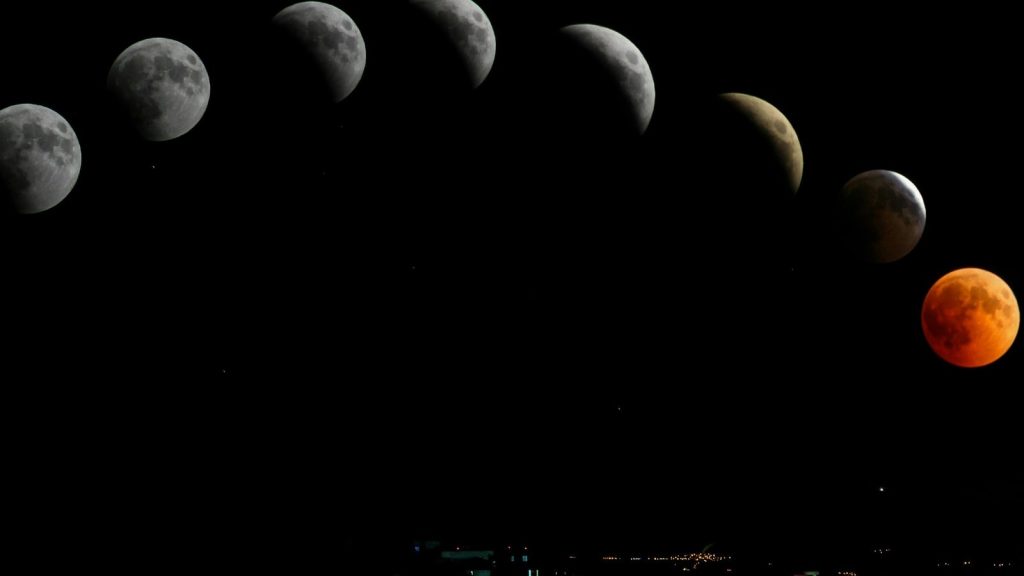Lunar Eclipse Timing 2025 Chandra Grahan In India: चंद्र ग्रहण आज के दिन नौ बजकर 57 मिनट पर शुरू होगा।साल का...