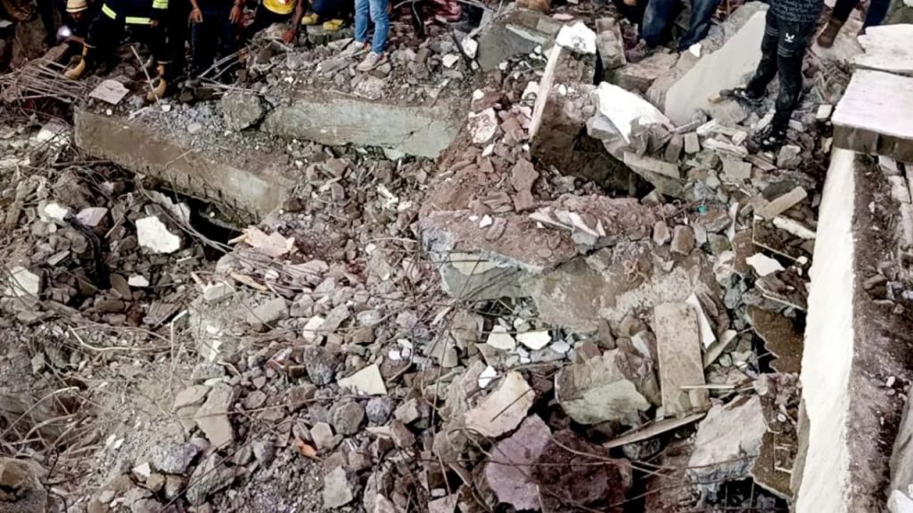 Maharashtra Building Collapsed: महाराष्ट्र के ठाणे जिले से एक दुखद घटना सामने आई है. यहां...